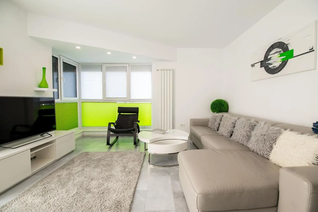 Luxury Westpark 2 Residence With Lake View Бухарест Апартаменты