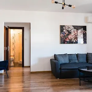  Апартаменты Chic 2-room In The Heart Of With Amazing View